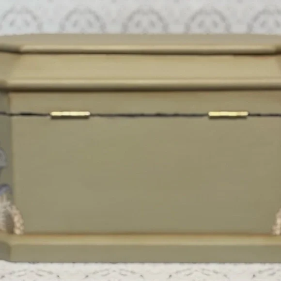 Hand painted wooden keepsake box - Picture 6 of 6